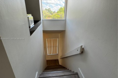 Condo in Miramar, Florida, 1 bedroom  № 2002227 - photo 5