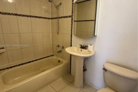 Condo in Miramar, Florida, 1 bedroom  № 2002227 - photo 6