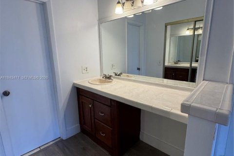 Condo in Miramar, Florida, 1 bedroom  № 2002227 - photo 7