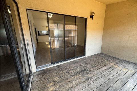 Condo in Miramar, Florida, 1 bedroom  № 2002227 - photo 19