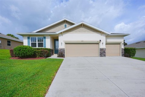 House in Leesburg, Florida 4 bedrooms, 174.56 sq.m. № 2195912