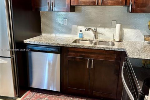 Купить кондоминиум в Майами, Флорида 2 спальни, 94.76м2, № 1981724 - фото 2