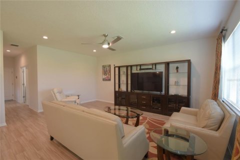 House in Apopka, Florida 4 bedrooms, 223.8 sq.m. № 1744318 - photo 12
