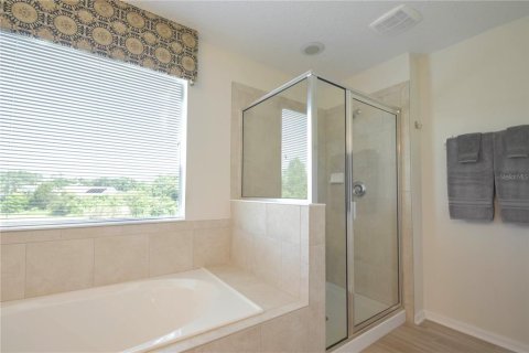 House in Apopka, Florida 4 bedrooms, 223.8 sq.m. № 1744318 - photo 24