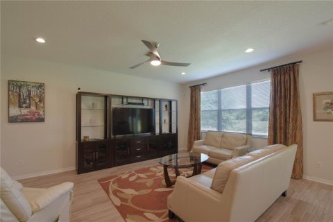 House in Apopka, Florida 4 bedrooms, 223.8 sq.m. № 1744318 - photo 11
