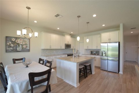 House in Apopka, Florida 4 bedrooms, 223.8 sq.m. № 1744318 - photo 9