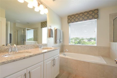 House in Apopka, Florida 4 bedrooms, 223.8 sq.m. № 1744318 - photo 23
