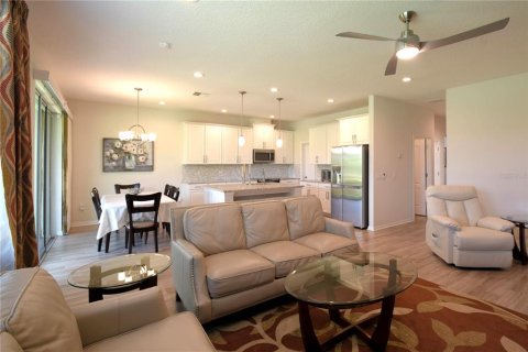 House in Apopka, Florida 4 bedrooms, 223.8 sq.m. № 1744318 - photo 14