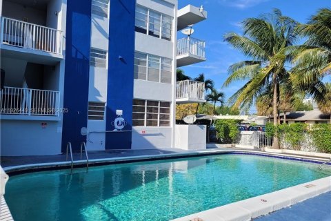 Снять в аренду квартиру в Норт-Майами-Бич, Флорида 1 спальня, 75.44м2, № 1986501 - фото 1