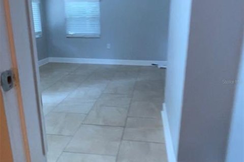House in Tampa, Florida 3 bedrooms, 112.97 sq.m. № 1725431 - photo 3