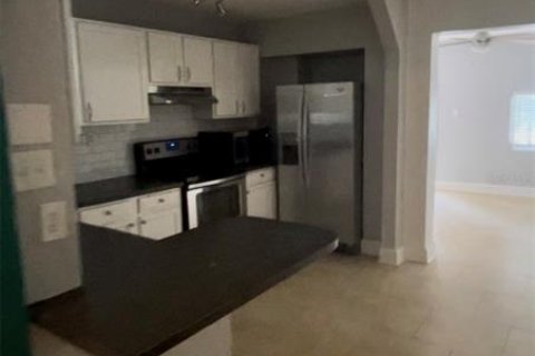 House in Tampa, Florida 3 bedrooms, 112.97 sq.m. № 1725431 - photo 2