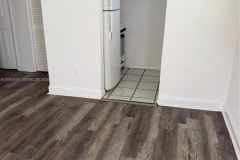 Apartment in Miami, Florida 1 bedroom, 144.74 sq.m. № 2381618 - photo 2