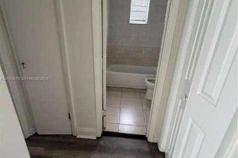 Apartment in Miami, Florida 1 bedroom, 144.74 sq.m. № 2381618 - photo 3