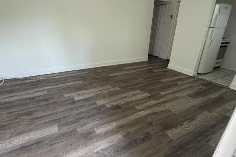 Apartment in Miami, Florida 1 bedroom, 144.74 sq.m. № 2381618