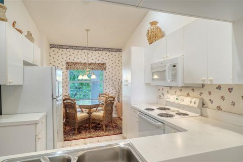 Condo in Sarasota, Florida, 2 bedrooms  № 2294452 - photo 11