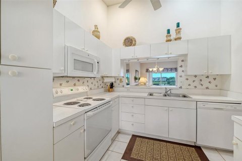 Condo in Sarasota, Florida, 2 bedrooms  № 2294452 - photo 14
