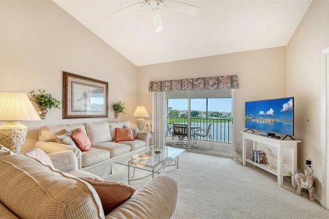 Condo in Sarasota, Florida, 2 bedrooms  № 2294452 - photo 2