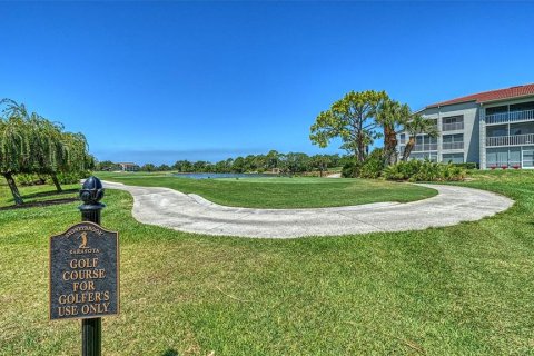 Condo in Sarasota, Florida, 2 bedrooms  № 2294452 - photo 21