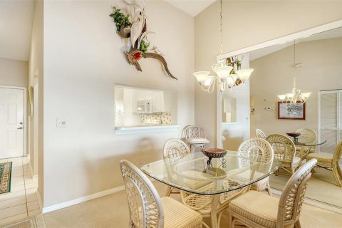 Condo in Sarasota, Florida, 2 bedrooms  № 2294452 - photo 10