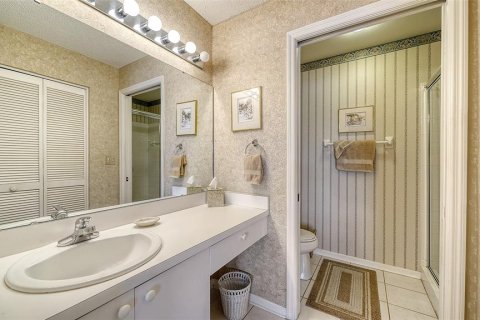 Condo in Sarasota, Florida, 2 bedrooms  № 2294452 - photo 17