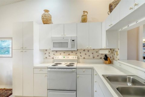 Condo in Sarasota, Florida, 2 bedrooms  № 2294452 - photo 12