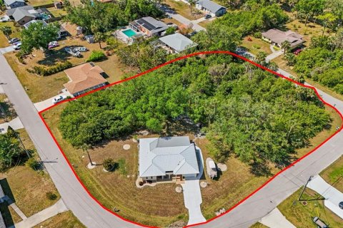 House in Port Charlotte, Florida 2 bedrooms, 123 sq.m. № 1872980 - photo 2