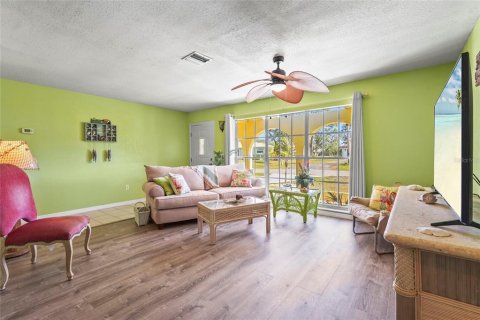 House in Port Charlotte, Florida 2 bedrooms, 123 sq.m. № 1872980 - photo 6