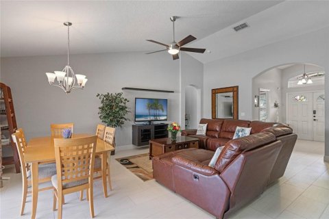 House in Davenport, Florida 5 bedrooms, 192.87 sq.m. № 1907198 - photo 4