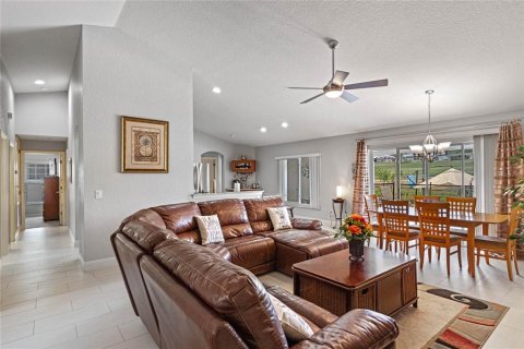 House in Davenport, Florida 5 bedrooms, 192.87 sq.m. № 1907198 - photo 2