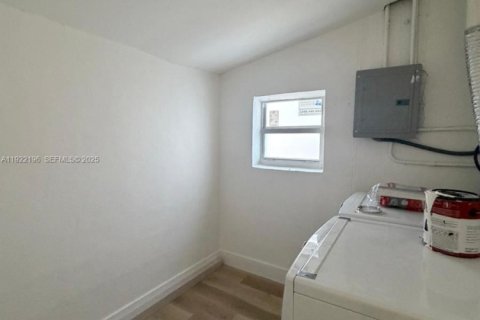 Снять в аренду виллу или дом в Маргит, Флорида 3 спальни, 85.47м2, № 1987119 - фото 13