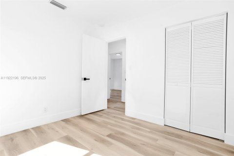 Снять в аренду виллу или дом в Маргит, Флорида 3 спальни, 85.47м2, № 1987119 - фото 22