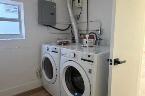 Снять в аренду виллу или дом в Маргит, Флорида 3 спальни, 85.47м2, № 1987119 - фото 14