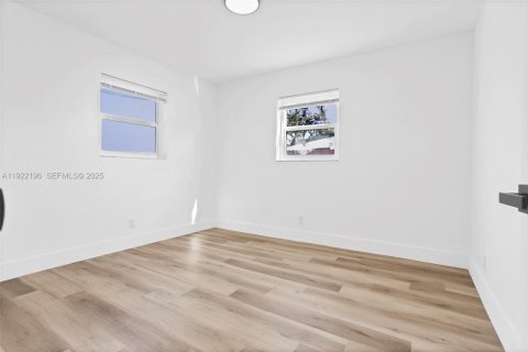 Снять в аренду виллу или дом в Маргит, Флорида 3 спальни, 85.47м2, № 1987119 - фото 23