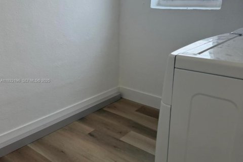 Снять в аренду виллу или дом в Маргит, Флорида 3 спальни, 85.47м2, № 1987119 - фото 12