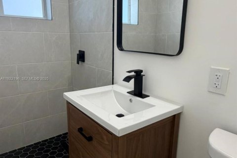 Снять в аренду виллу или дом в Маргит, Флорида 3 спальни, 85.47м2, № 1987119 - фото 17