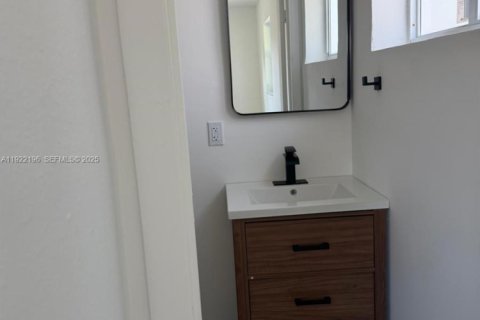 Снять в аренду виллу или дом в Маргит, Флорида 3 спальни, 85.47м2, № 1987119 - фото 21