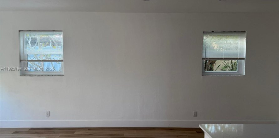 Дом в Маргит, Флорида 3 спальни, 85.47м2 № 1987119