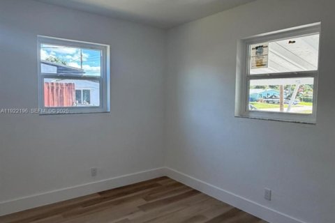 Снять в аренду виллу или дом в Маргит, Флорида 3 спальни, 85.47м2, № 1987119 - фото 18