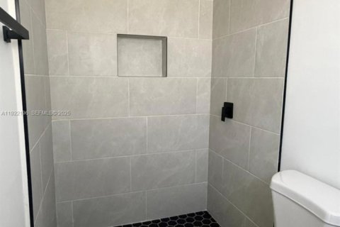 Снять в аренду виллу или дом в Маргит, Флорида 3 спальни, 85.47м2, № 1987119 - фото 16