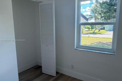 Снять в аренду виллу или дом в Маргит, Флорида 3 спальни, 85.47м2, № 1987119 - фото 19