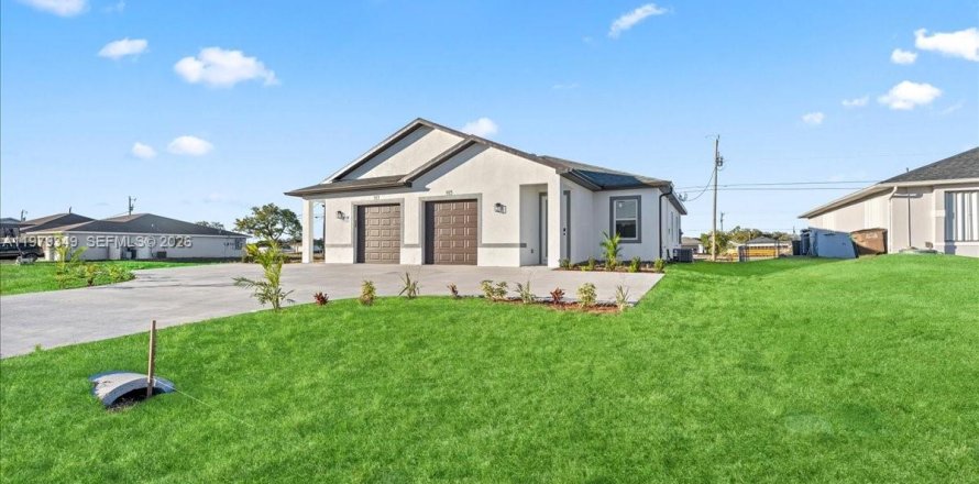 Propiedad comercial en Cape Coral, Florida 232.07 m2 № 2046034