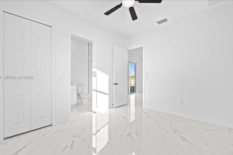 Propiedad comercial en venta en Cape Coral, Florida, 232.07 m2 № 2046034 - foto 13