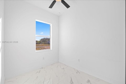 Propiedad comercial en venta en Cape Coral, Florida, 232.07 m2 № 2046034 - foto 20