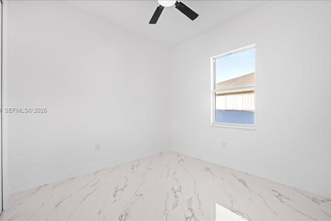 Propiedad comercial en venta en Cape Coral, Florida, 232.07 m2 № 2046034 - foto 7