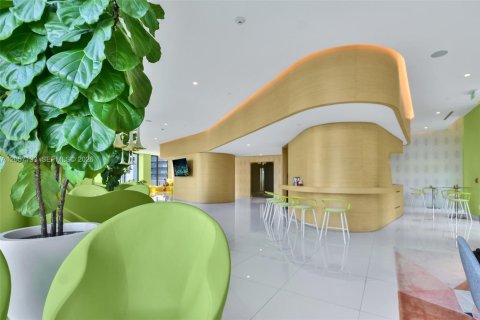 Купить кондоминиум в Майами, Флорида 1 спальня, 57.79м2, № 2158063 - фото 20