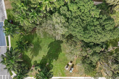 Commercial property in West Palm Beach, Florida № 2182984 - photo 17