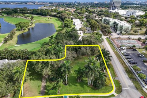 Commercial property in West Palm Beach, Florida № 2182984 - photo 7