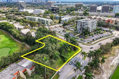 Commercial property in West Palm Beach, Florida № 2182984 - photo 3
