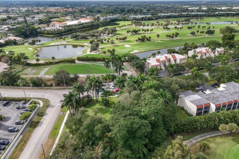 Commercial property in West Palm Beach, Florida № 2182984 - photo 12