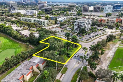 Commercial property in West Palm Beach, Florida № 2182984